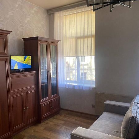 Апартаменти На Вулиці Антоновича Lviv Exterior photo