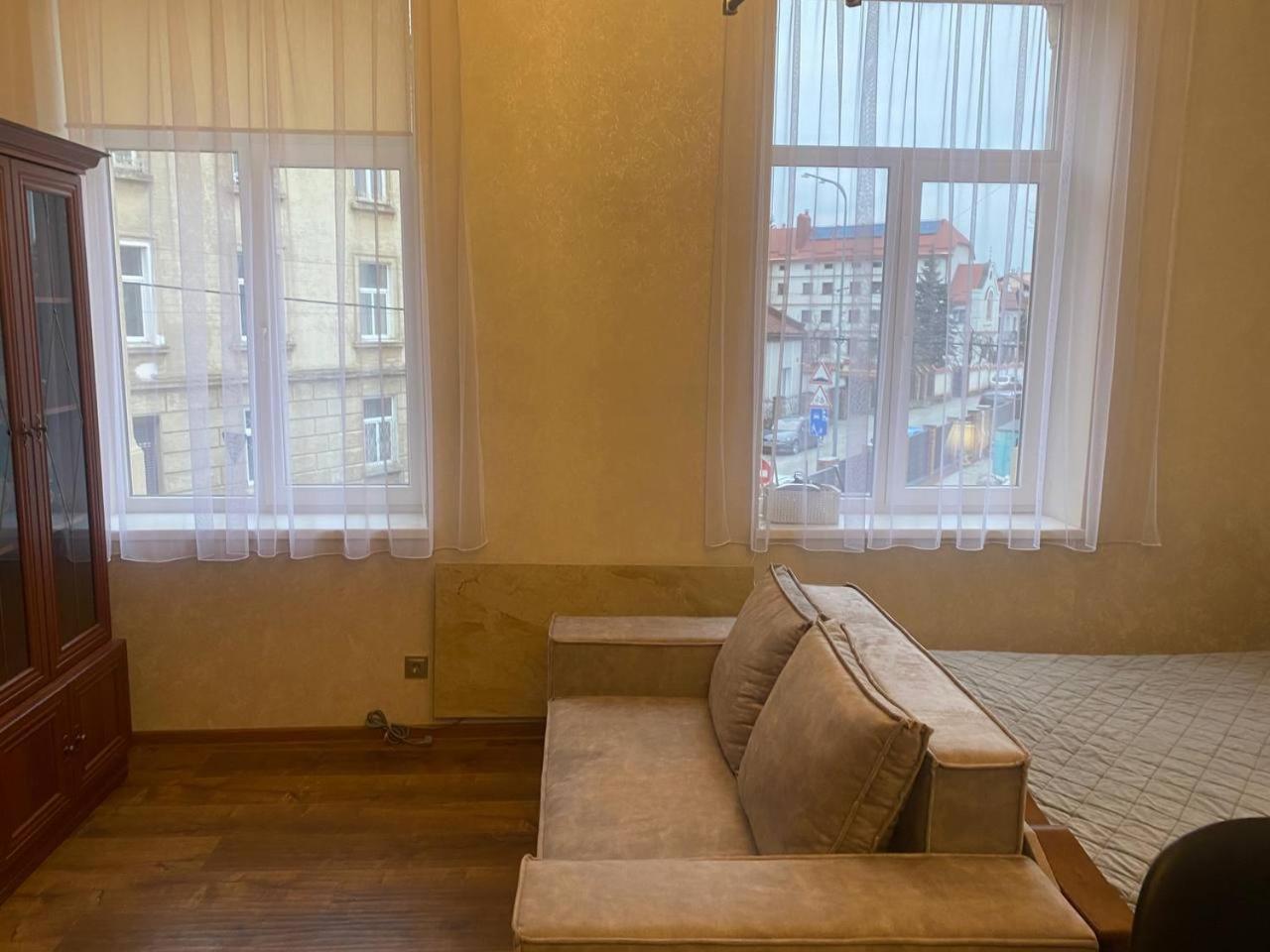 Апартаменти На Вулиці Антоновича Lviv Exterior photo
