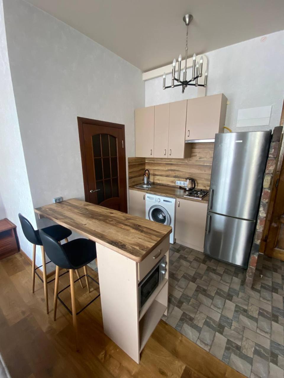 Апартаменти На Вулиці Антоновича Lviv Exterior photo
