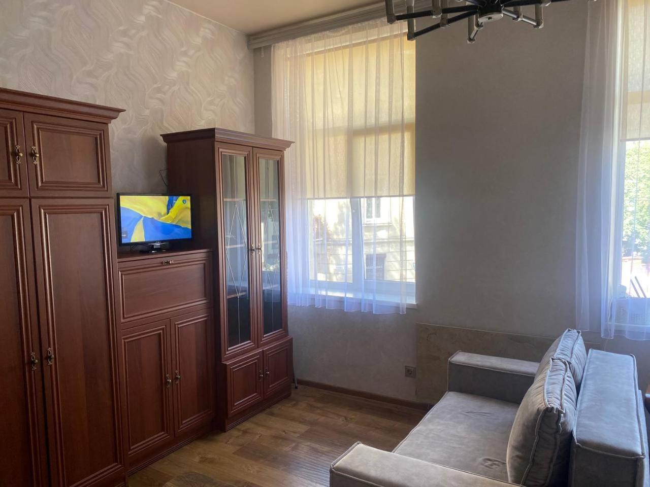 Апартаменти На Вулиці Антоновича Lviv Exterior photo